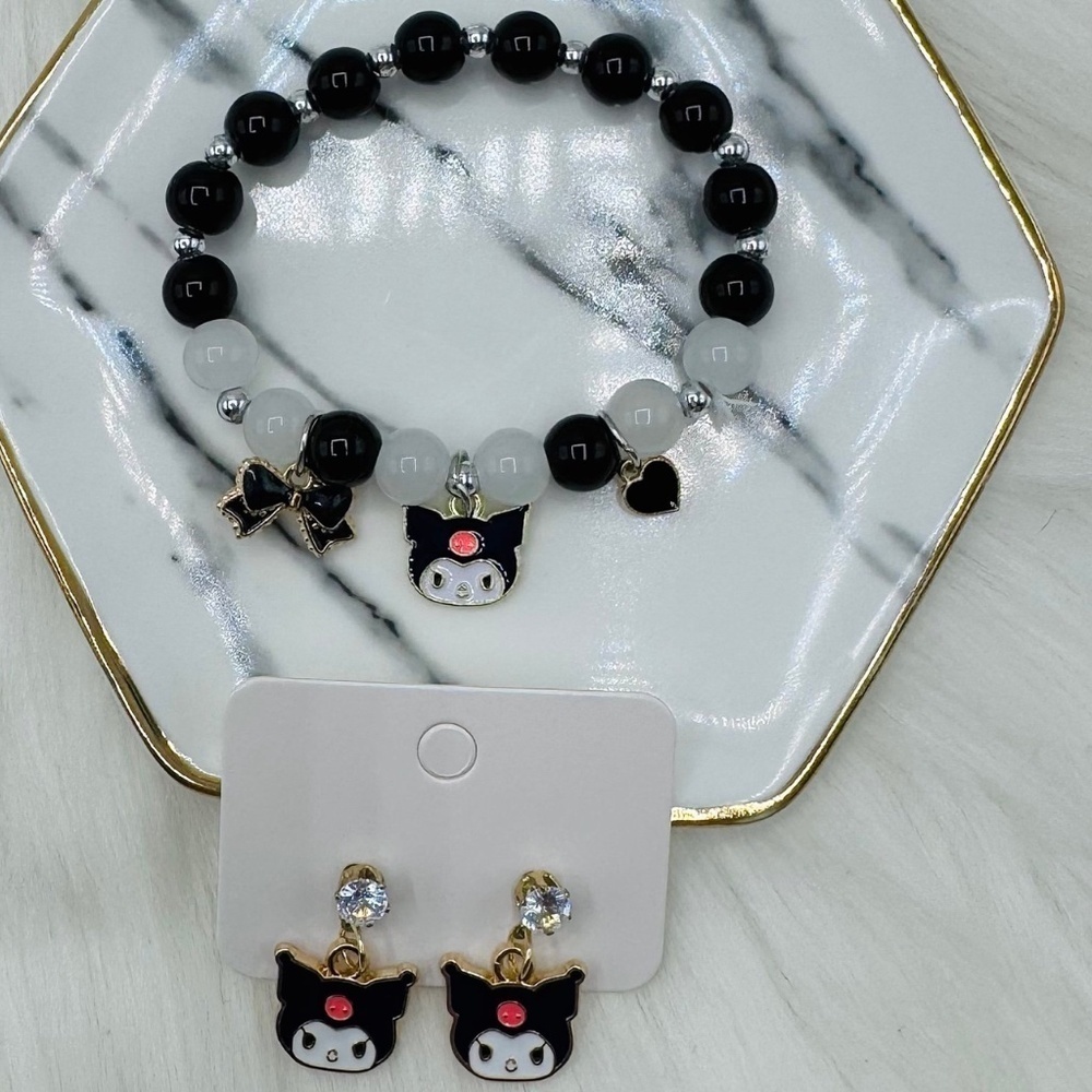Mini Size Kuromi Silicone Coin Purse w/ Wrist Keychain & Jewelry set - Picture 4 of 7